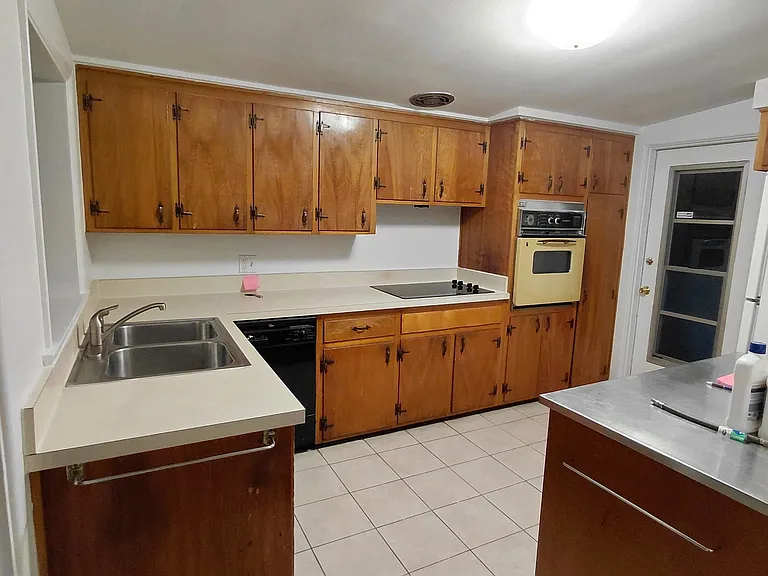 530 Byron Rd — Photo 6