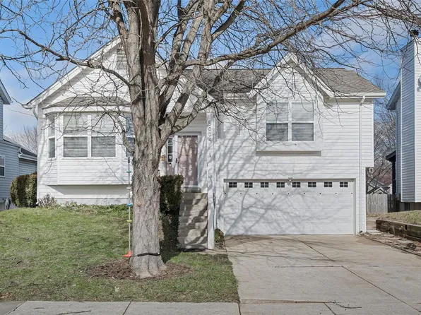 5004 Brittany Downs Dr, Saint Charles, MO 63304