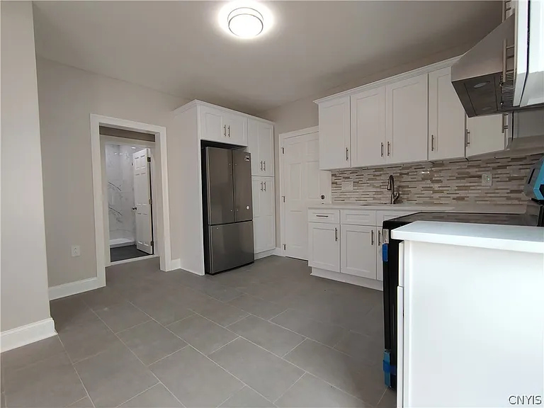 1539 Taylor Ave — Photo 8