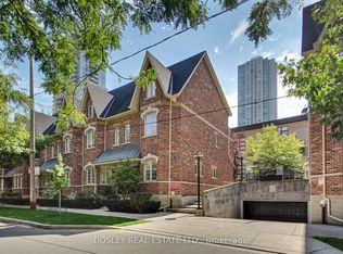 Earl Lofts, Toronto, ON M4Y 3C8