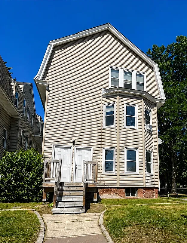 3 bed, 1000 sqft, $1,850 — Photo 1