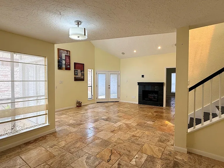 1208 Normans Woods St — Photo 4