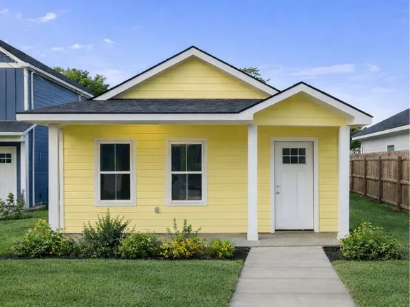 The Elvis Plan, Lake Conroe Village