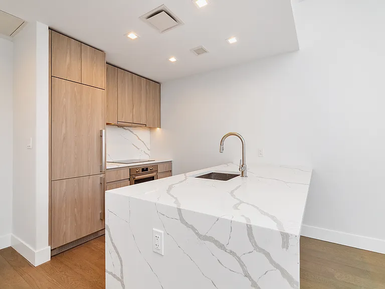 200 E 23rd St #12E — Photo 5