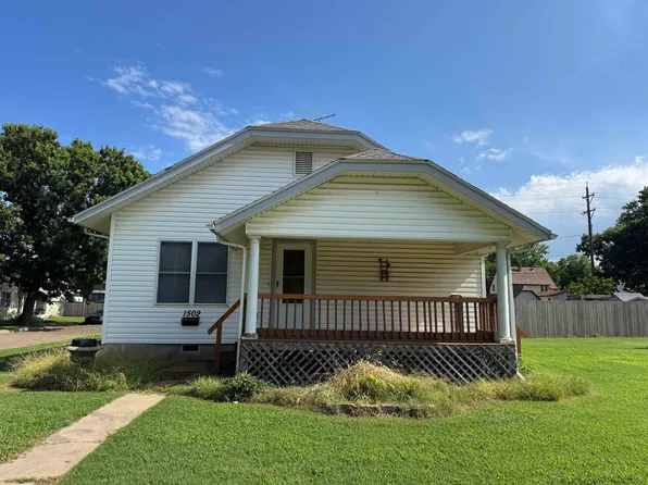 1502 E 12th Ave, Winfield, KS 67156