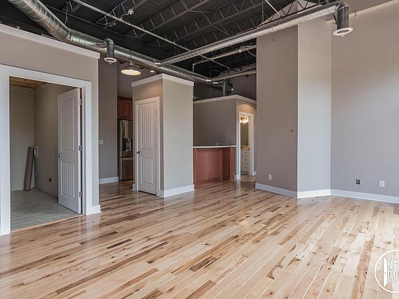 4th image of 525 Superior St #200