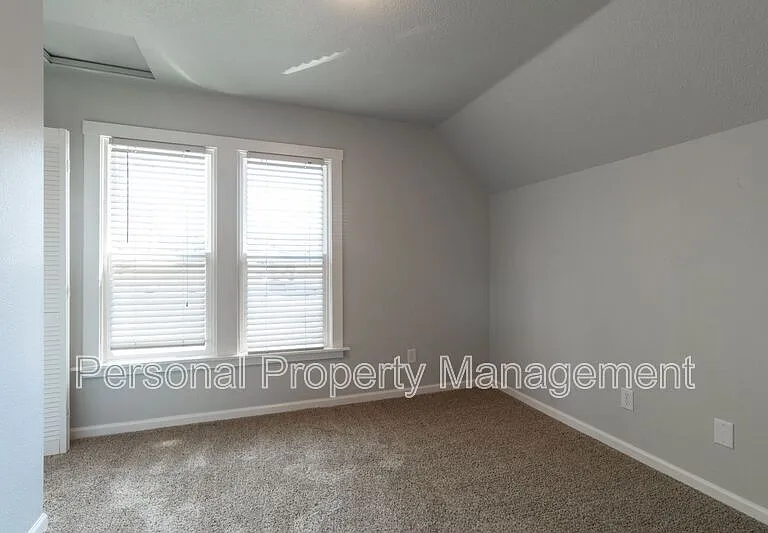 409 W McLoughlin Blvd #2 — Photo 7