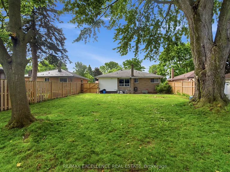 1814 Whitehall Dr — Photo 29