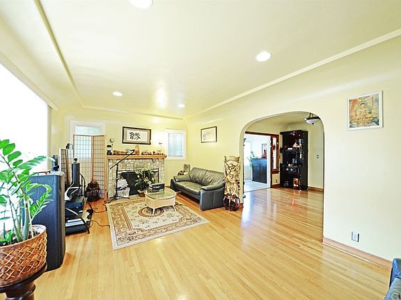 4th image of 3115 Bartlett Ave