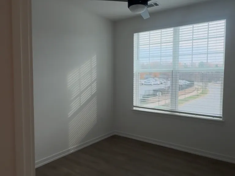 6900 Walnut Branch Ln — Photo 5
