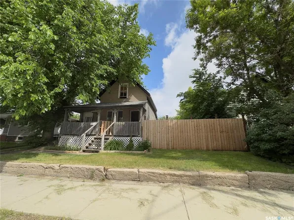 1010 Athabasca STREET E, Moose Jaw, SK S6H 0N2