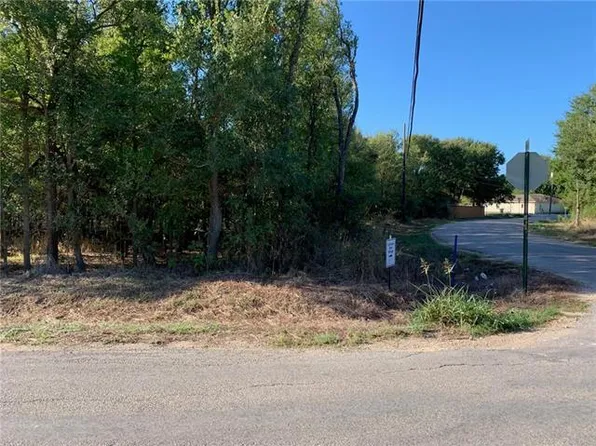101 Waikakaaua Dr, Bastrop, TX 78602
