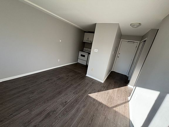 2nd image of 44 River Rd #3