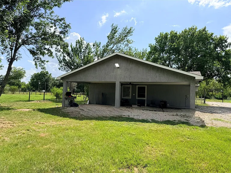 8118 S Hamilton Rd — Photo 22