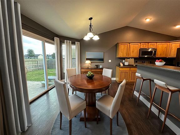 4th image of 50 Woodland Ct