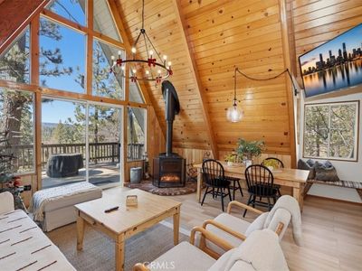 1146 Ridge Rd, Fawnskin, CA, 92333