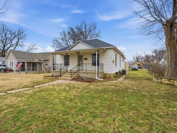 418 W 11th St, Junction City, KS 66441