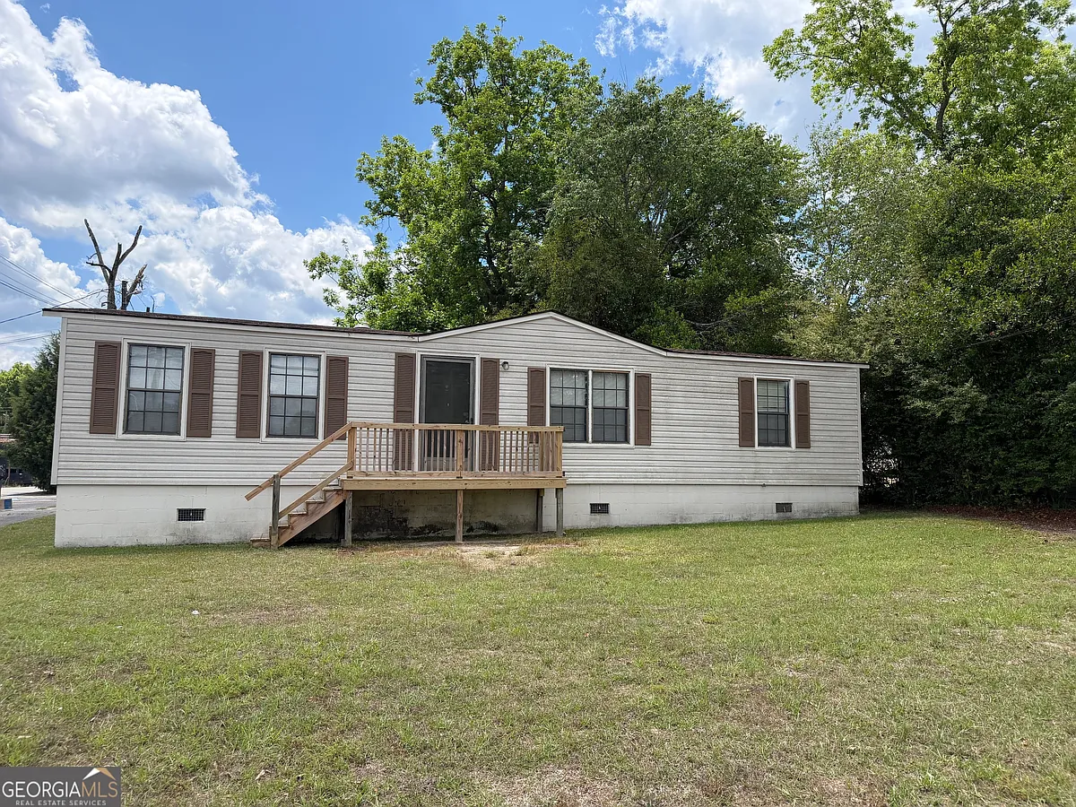 Photo 2 of 23 - 530 E College St - Wrightsville, GA Building Photo - 530 E College St