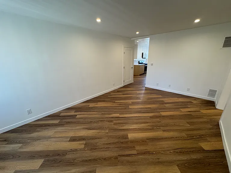 5447 Russell Ave #16 — Photo 6