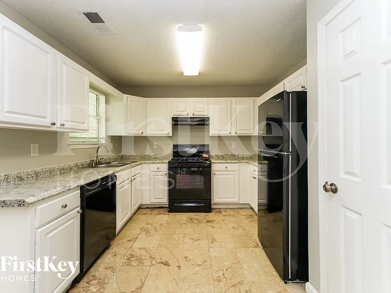 6388 Phillips Ct — Photo 4