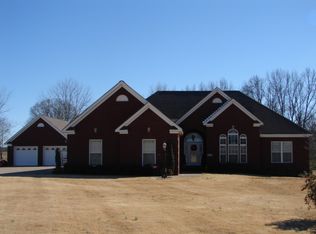 220 Maplewood Cir, Killen, AL 35645