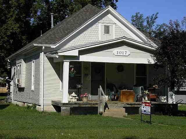 1st image of 1017 N Santa Fe Ave