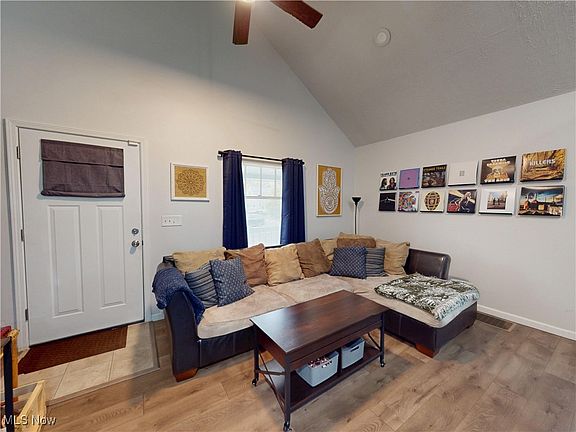 2nd image of 26581 Oriole Ave