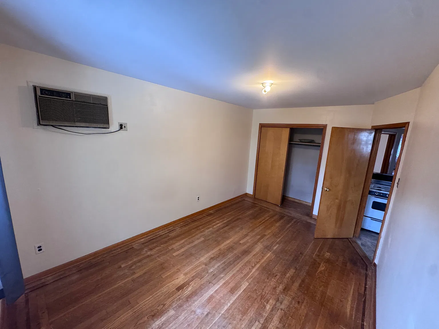 2 bed, 1500 sqft, $2,000 — Photo 2