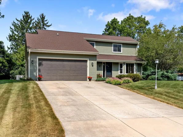 11850 Woodland CIRCLE, Hales Corners, WI 53130