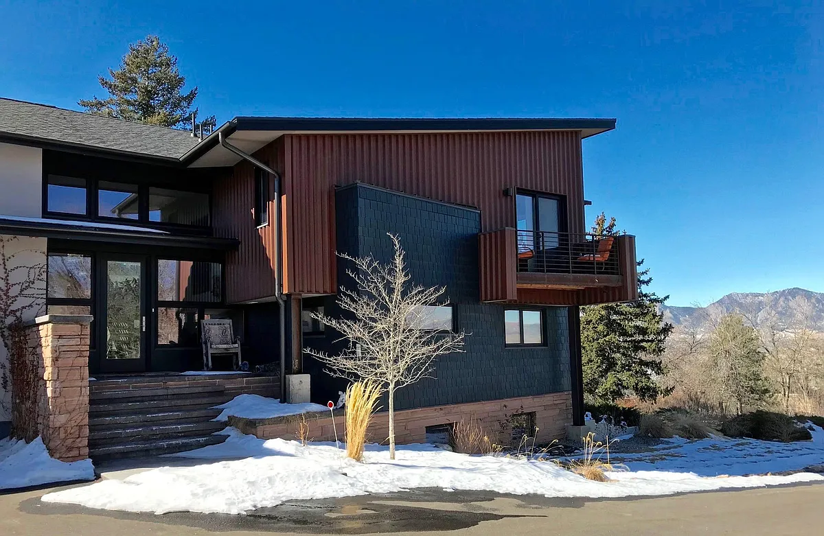 view looking south at front entry - 512 Ponderosa Dr