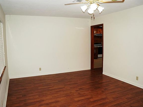 3rd image of 218 Schilling St