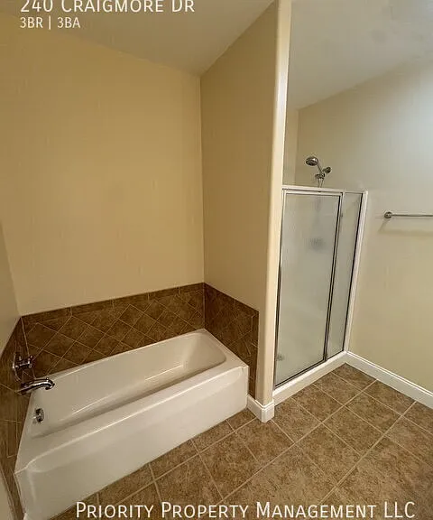 240 Craigmore Dr — Photo 25