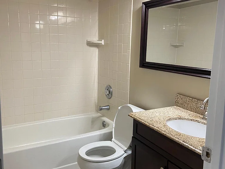 Shared bathroom 2nd floor