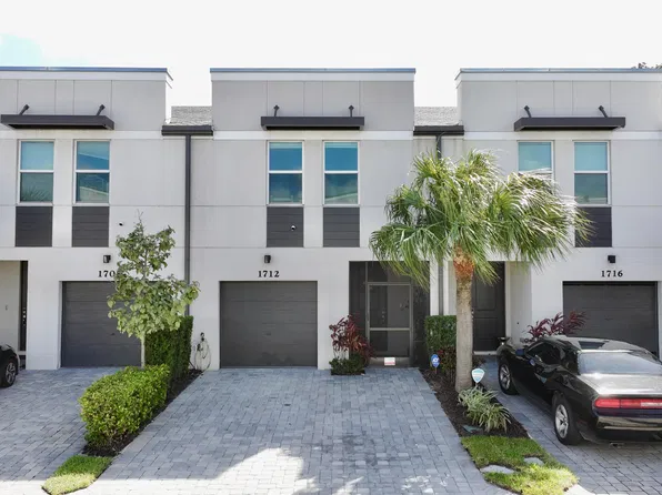 1712 Lindley St, Mangonia Park, FL 33407