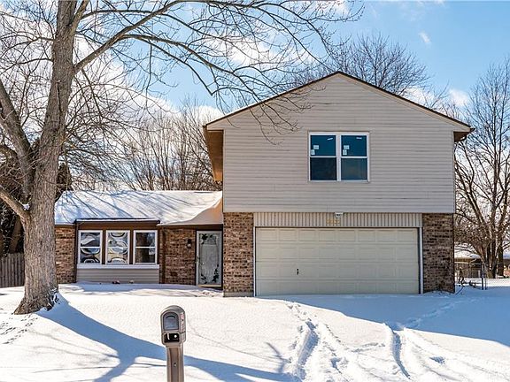 2nd image of 8361 Pinegate Way