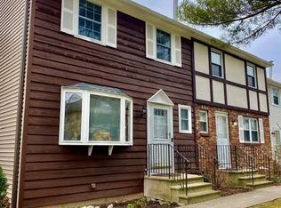 83 E Gate Ln #83, Hamden, CT 06514
