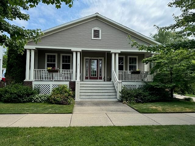 1st image of 598 Blackstone St