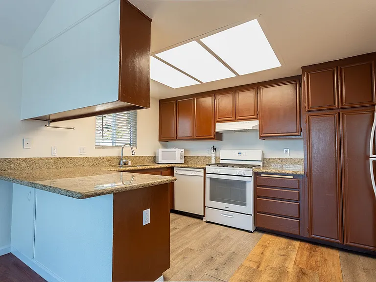 1319 Grand Ave — Photo 6