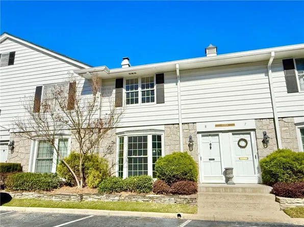 136 Peachtree Memorial Dr NW Unit Ga 8, Atlanta, GA 30309