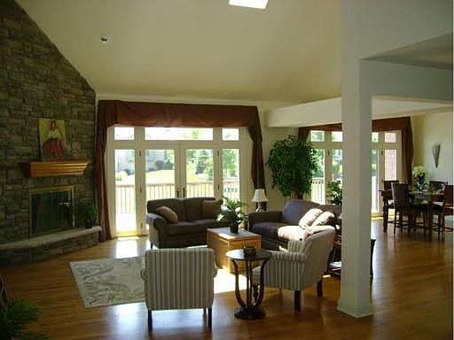 5th image of 231 Sawgrass Dr