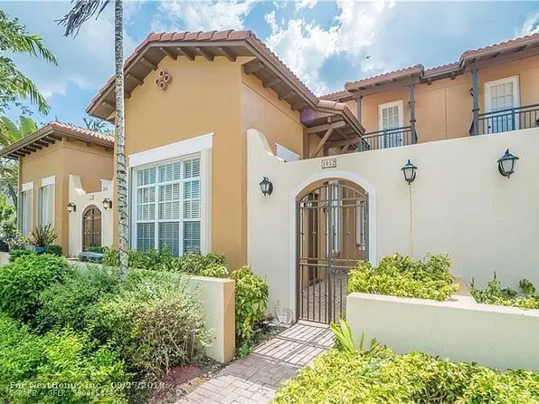 1052 SW 146th Ter, Pembroke Pines, FL 33027