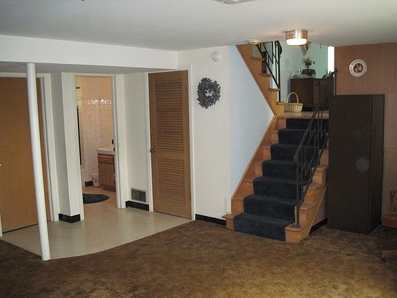 5th image of 825 W Westwood Dr