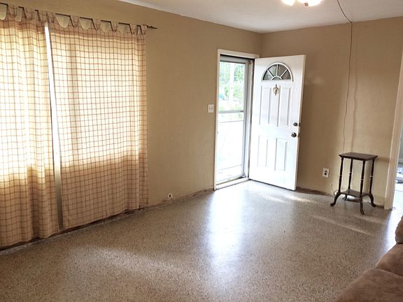 3rd image of 340 Argyle Ct