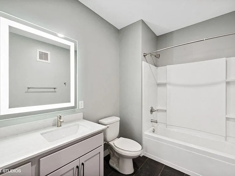 Lago Apartments — Photo 189