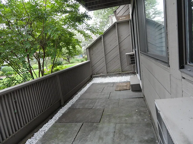 1465 E Putnam Ave #509 — Photo 11