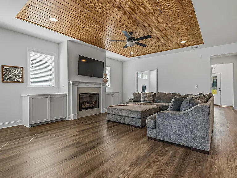 3836 Ardmore Ln — Photo 6