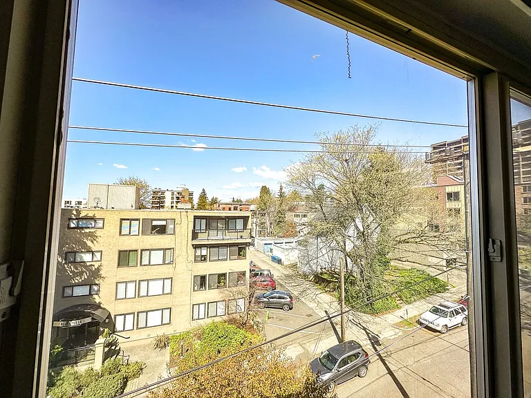 Mercer Vista Apartments — Photo 17