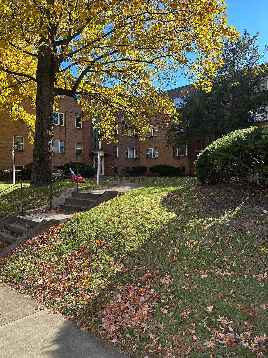 Building Photo - Devonshire Apartments