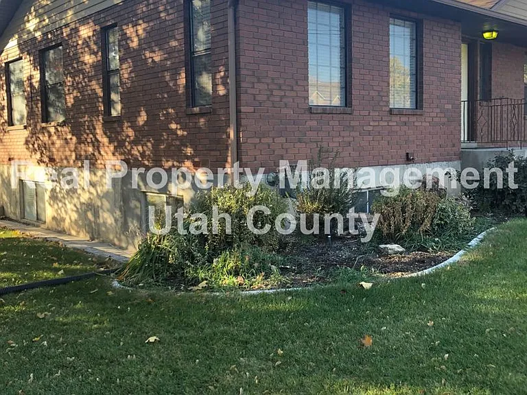 1639 N 1200th St E — Photo 4
