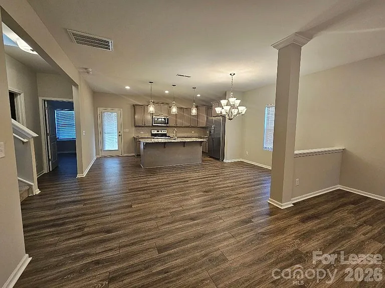 411 Copes Ct — Photo 2